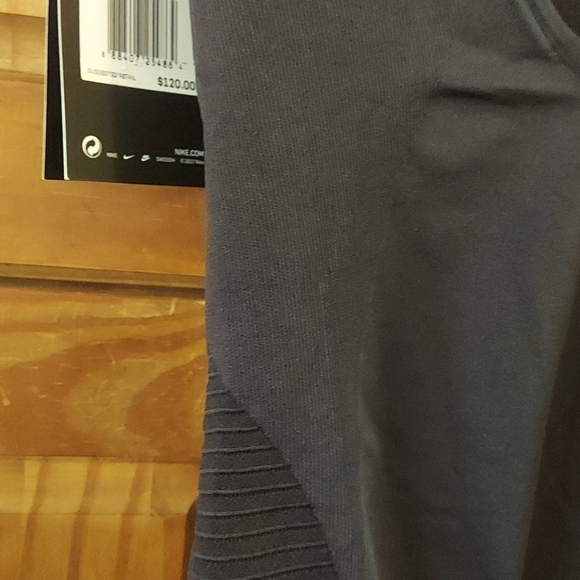 Nike - Picture 9 of 15